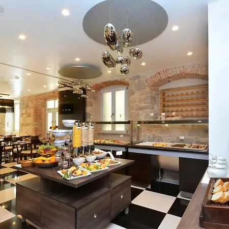 Jupiter Luxury Split